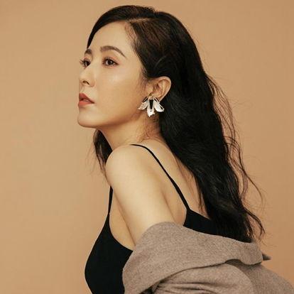 演员曾黎简历,从校园女神到影视明星的华丽蜕变